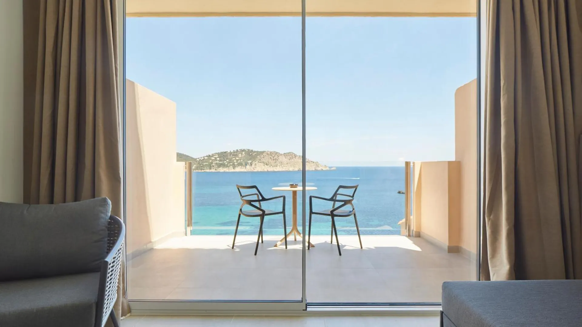 Invisa Hotel Club Cala Verde Es Figueral 4*,